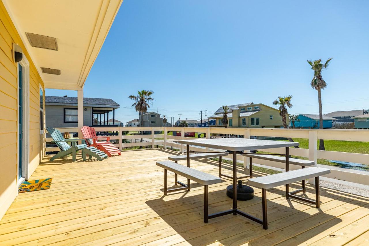 Sunny Daze Walk To Beach 2 Decks Pet Friendly Has A Mini Bar Галвестон Экстерьер фото